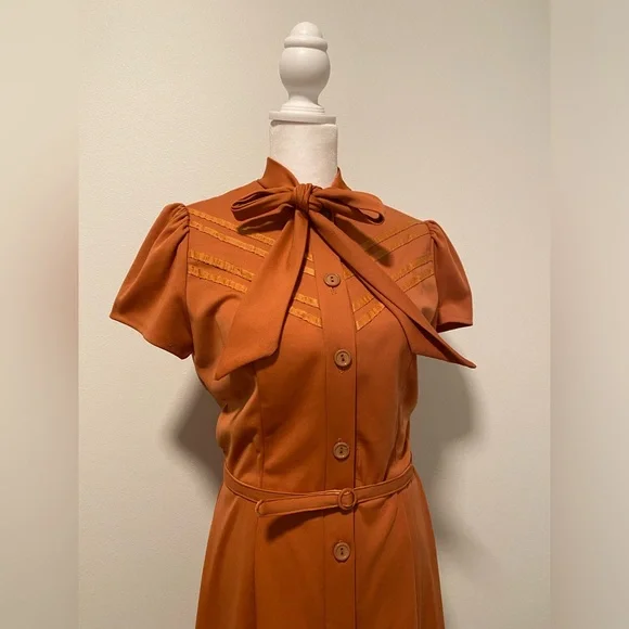 Vintage Dress - Picture 2 of 3